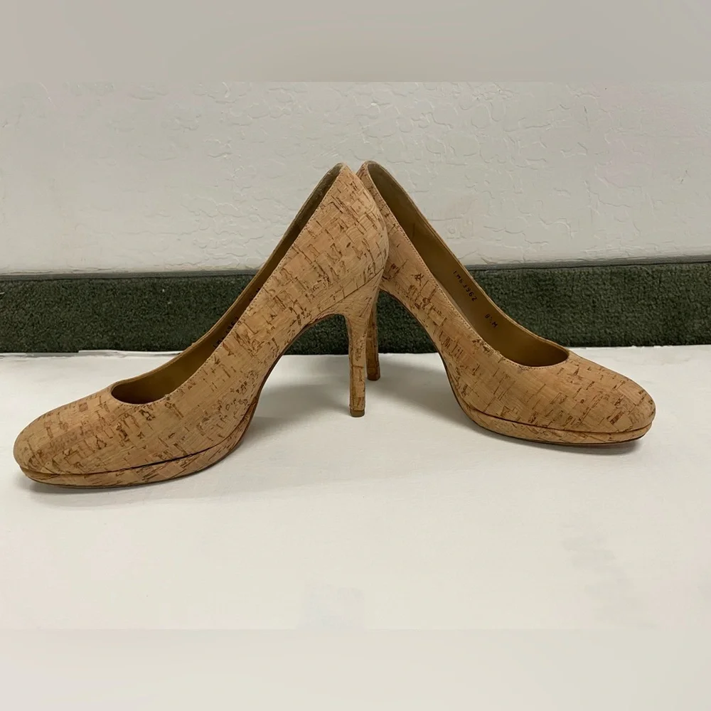 STUART WEITZMAN Round Toe Platform Cork Pump Size 8 1/2 M‎